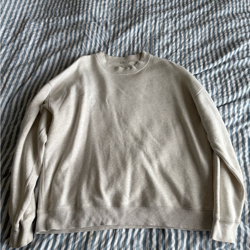 Abercrombie & Fitch Light Gray Crewneck Sweater